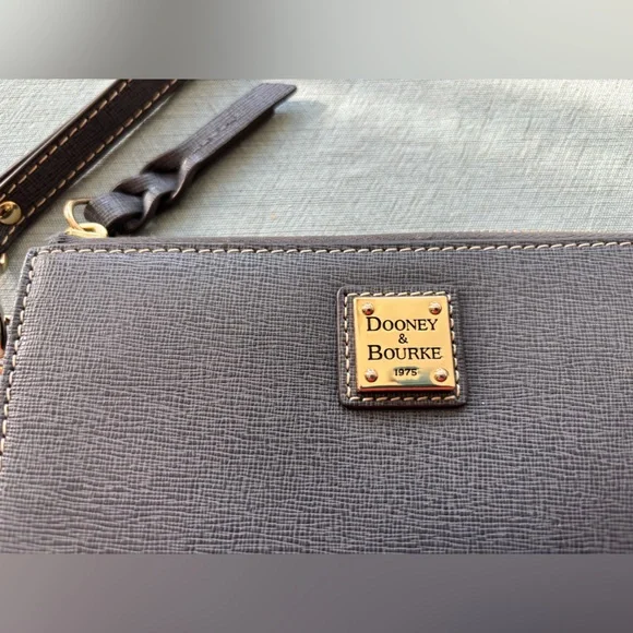 NWOT Dooney & Bourke Gray Wallet Wristlet with Gold Hardware New without tags - Picture 2 of 9